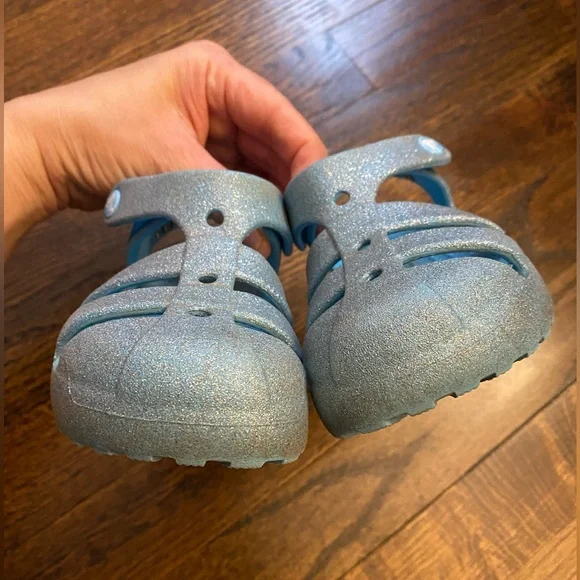 CROCS- Tinted Glass Elsa sparkle kids metallic blue Fisherman closed toe sandals - Picture 8 of 16